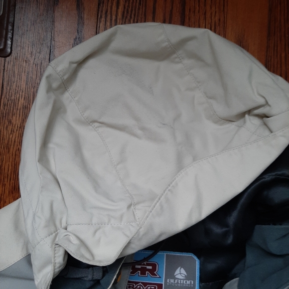 Burton Women's Snowboarding Jacket - Picture 16 of 16